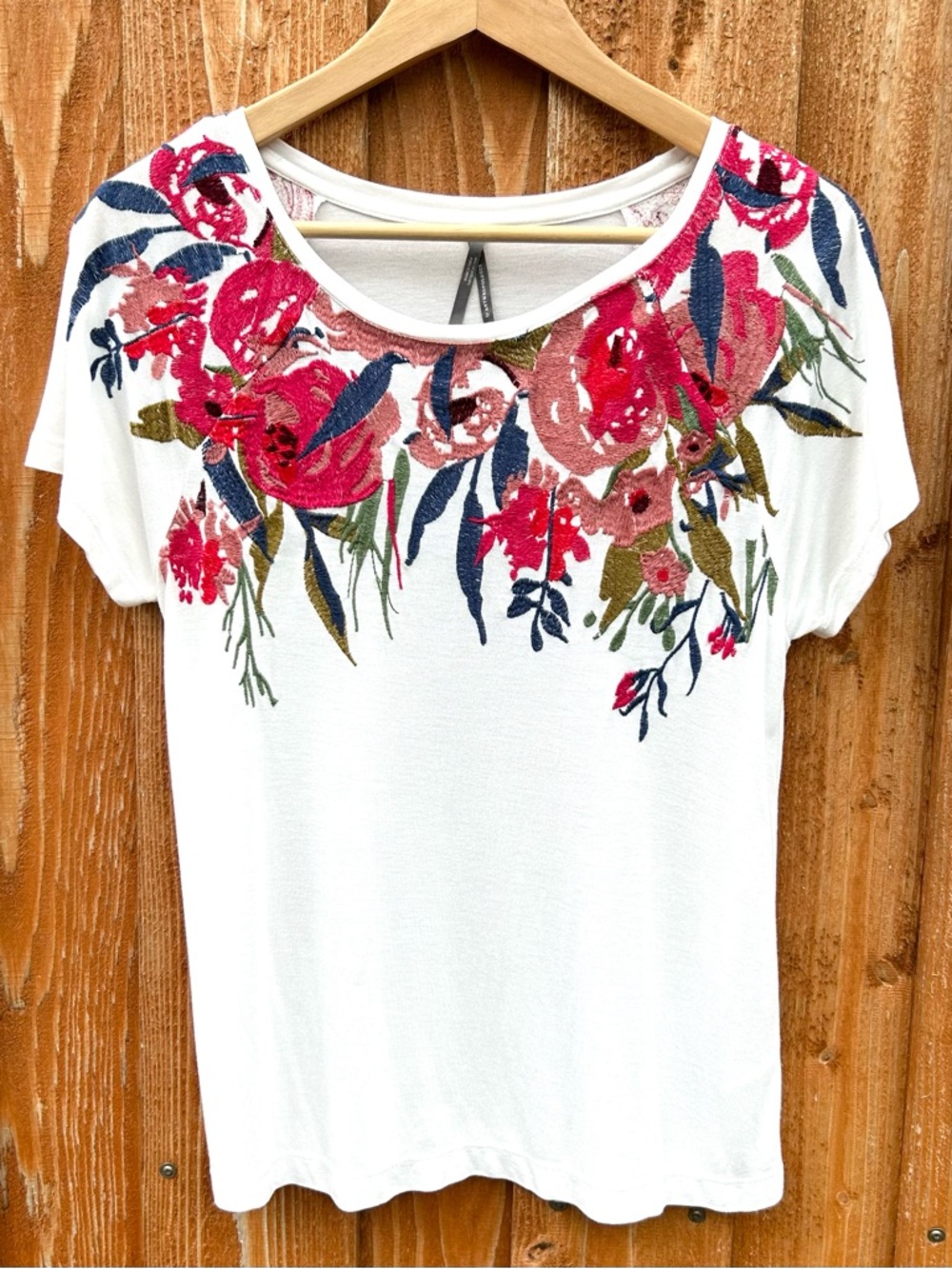 Anthropologie Embroidered Floral White T-Shirt Boho Summer Romantic Size S